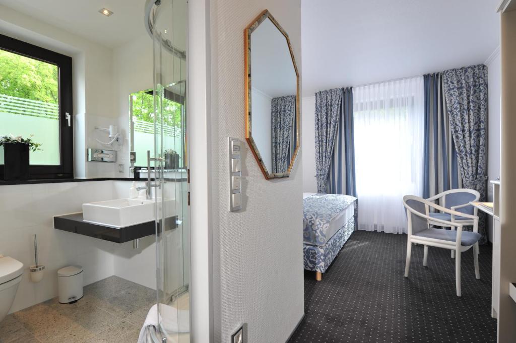 Hotel Spiegel Cologne Room photo